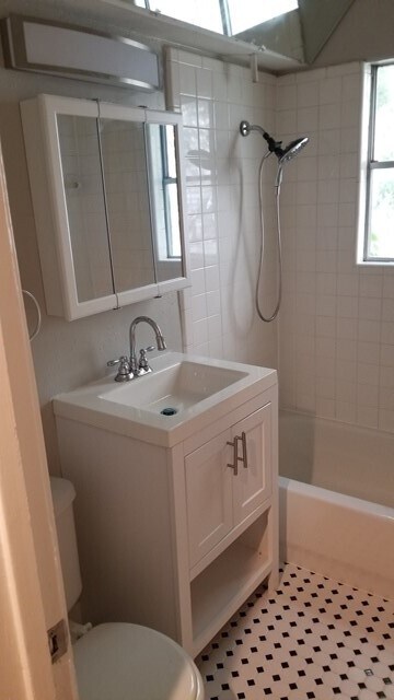 Building Photo - 1012 Rutland St