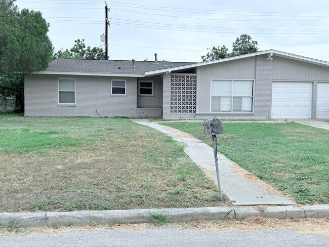 Building Photo - 438 E Wright Blvd