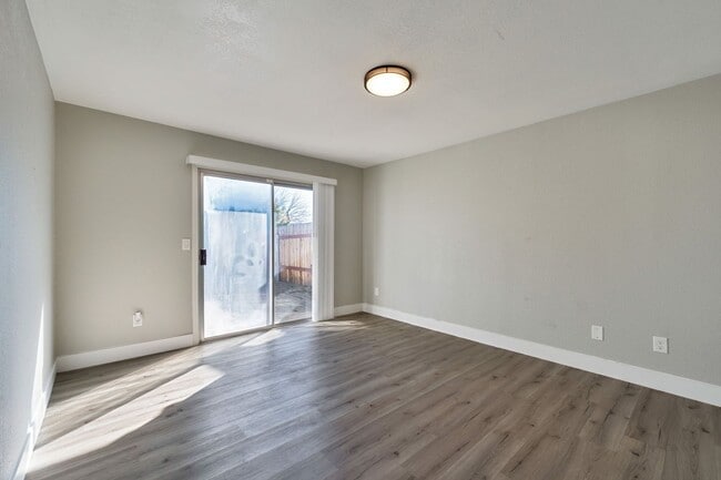 Building Photo - 7936 Sunrise Greens Dr