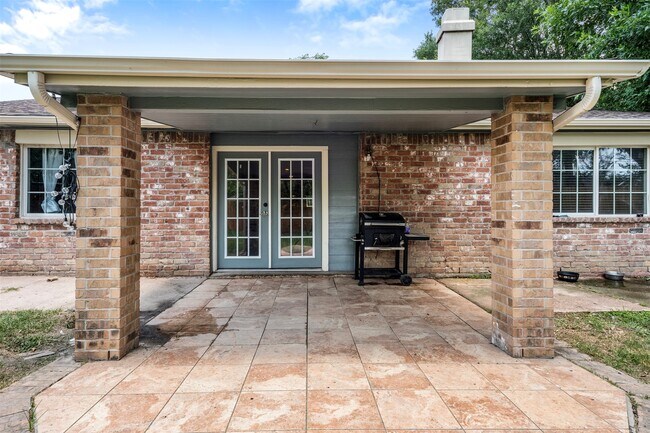 Building Photo - 10711 Heather Hill Dr