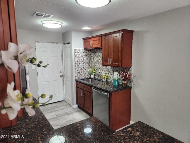 Building Photo - 3026 E Brill St