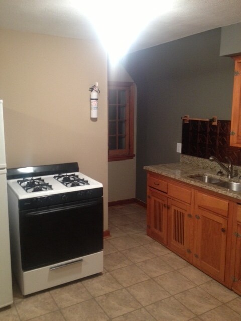 Building Photo - 1747 Dayton Ave