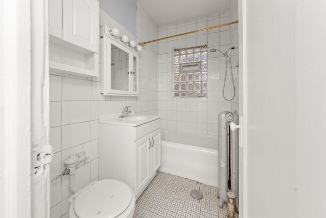 Building Photo - 4225 N Paulina St