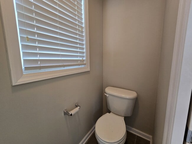 Building Photo - Grays Creek 4 Bedroom, 2 Bath with 2 Car G...
