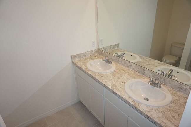Building Photo - Newer Home 3/2 Steps from Champions Gate