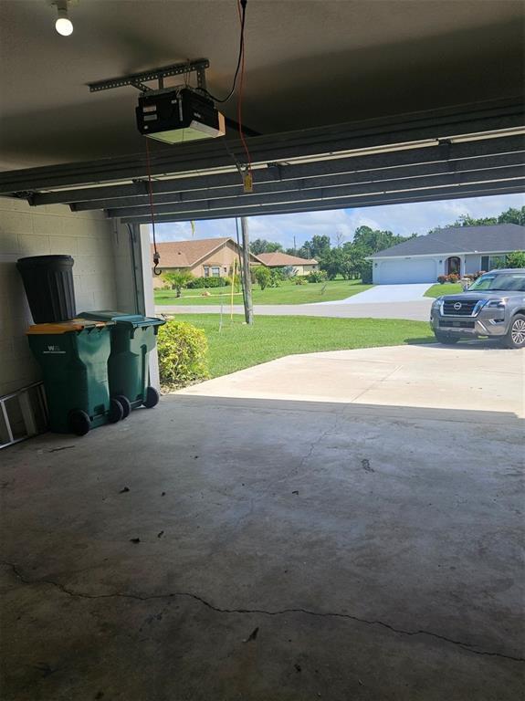 Building Photo - 25173 Mercedes Dr