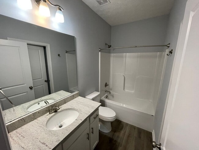 Building Photo - 1856-1858 Blackwell Road Duplex