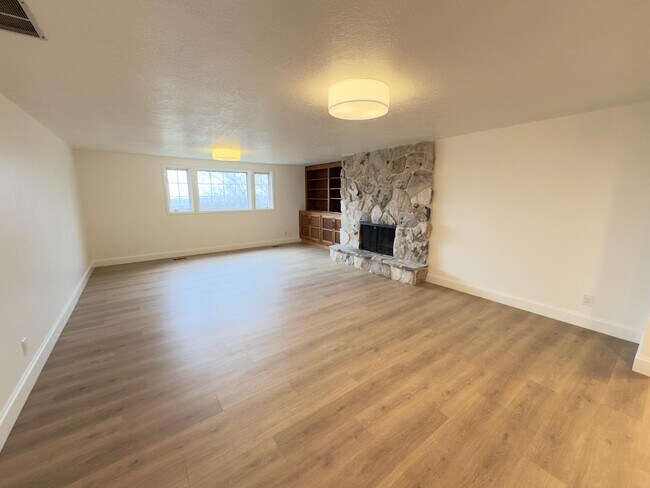 Building Photo - 3207 Apache Ln