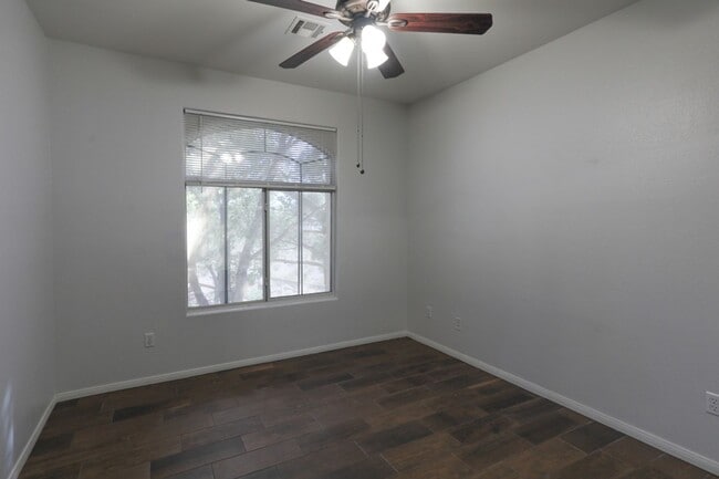 Building Photo - 2 Bedroom Condo In Guard Gated Summerlin C...