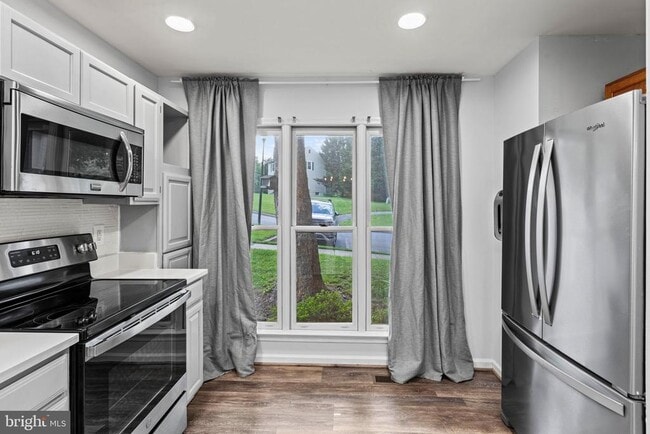 Building Photo - 6608 Beach Dr