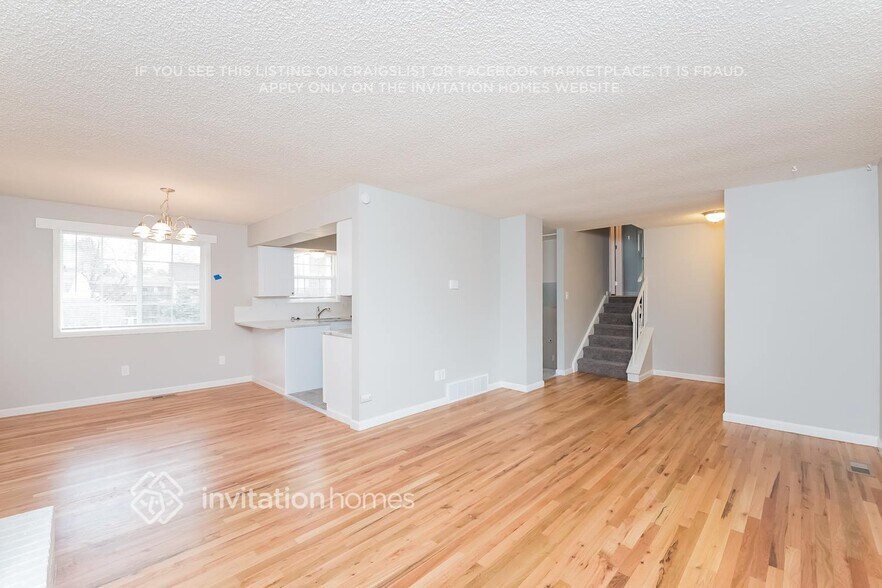 Building Photo - 3760 W 95th Pl