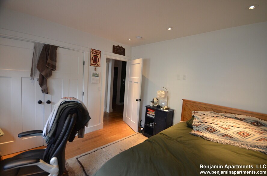 Building Photo - 15 Elmira St