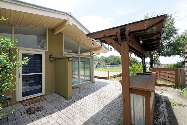 Building Photo - Waterfront in Shalimar with Dock and Lift