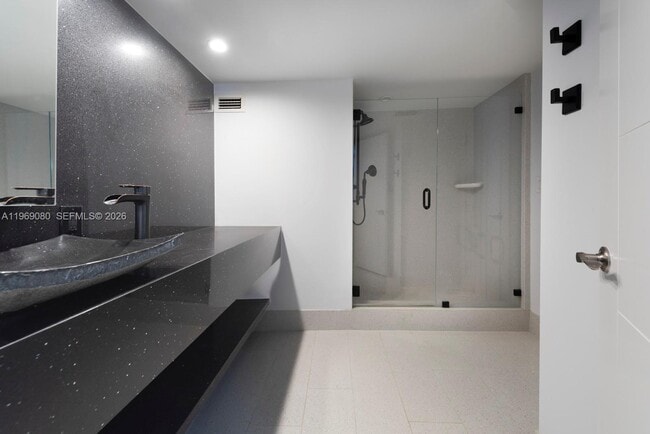 Building Photo - 333 Sunset Dr