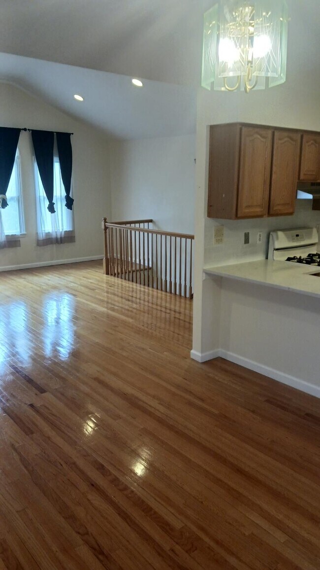 Building Photo - 316 Linden Ave