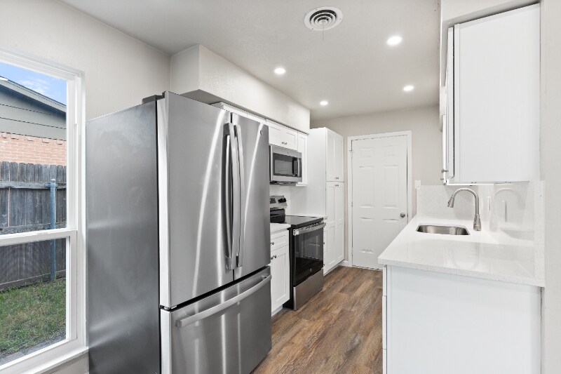 Building Photo - 819 Wateka Way