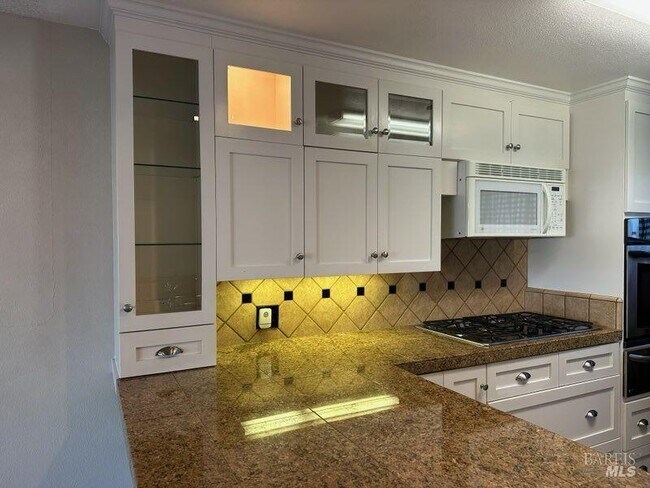Building Photo - 5053 Country Club Dr
