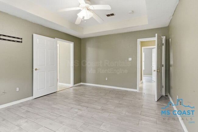 Building Photo - 11352 Fairfield Blvd