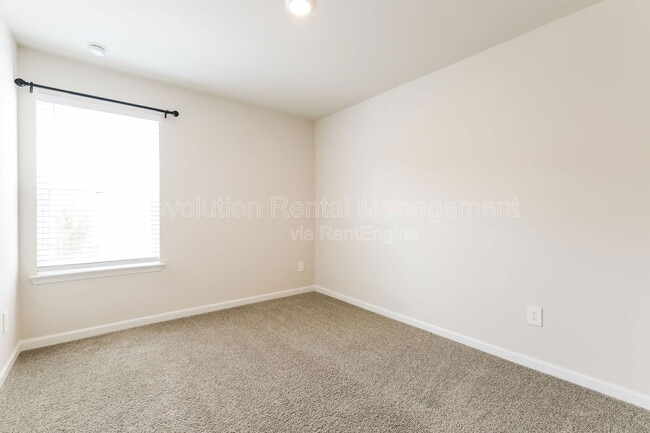 Building Photo - 3665 Shore Wood Ave