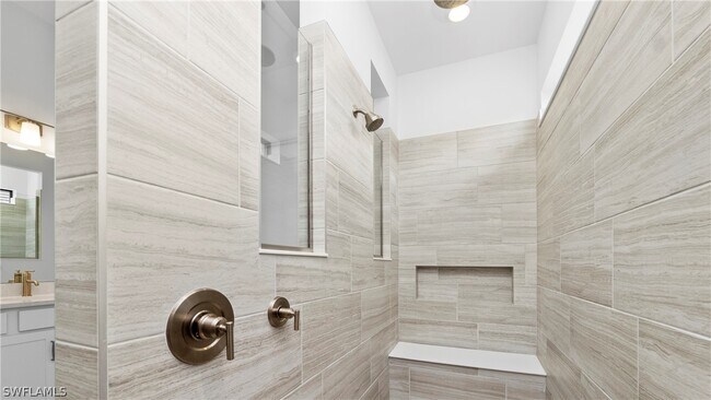 Building Photo - 1905 Fresno Ave