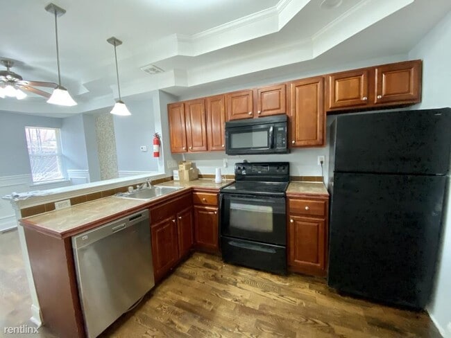 Building Photo - 6 br, 3 bath Apartment - 3033 W Berks St