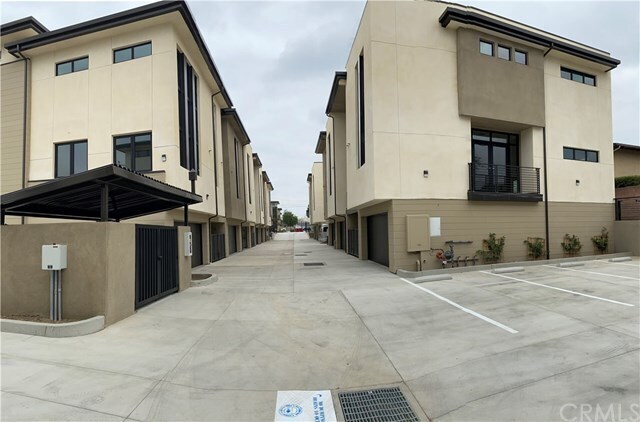 Building Photo - 501 N Santa Anita Ave