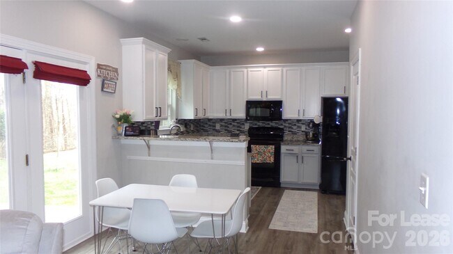 Building Photo - 10418 Glenmeade Rd