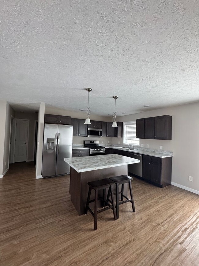 Building Photo - Stylish Ranch Home with Open Floor Plan in...