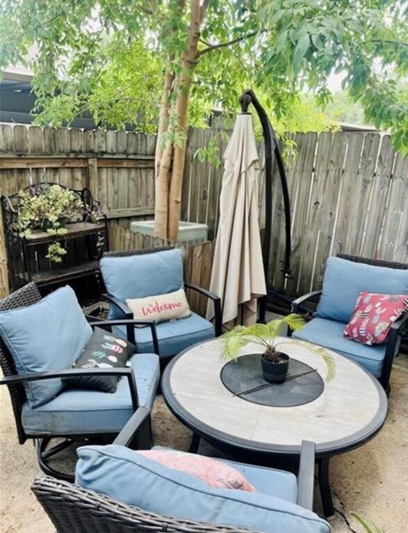 Building Photo - 2112 Greenbriar Colony Dr