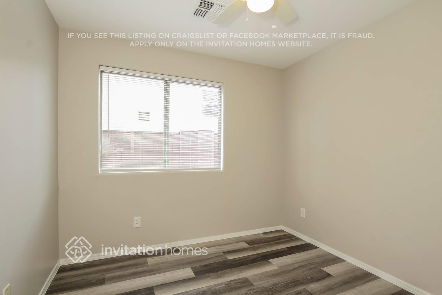 Building Photo - 15303 W Hope Dr