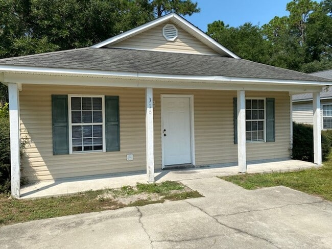 Primary Photo - Home in Hillsdale