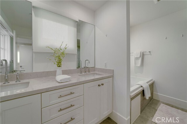 Building Photo - 608 Heliotrope Ave