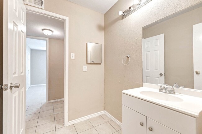 Building Photo - 12527 Ashford Meadow Dr