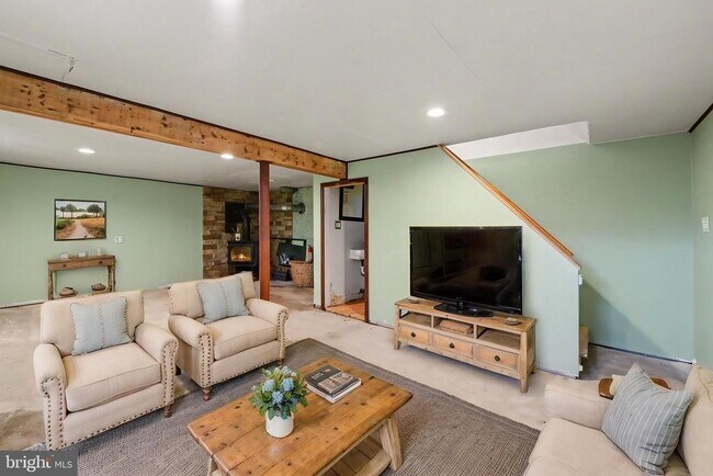 Building Photo - 939 Gravel Pike