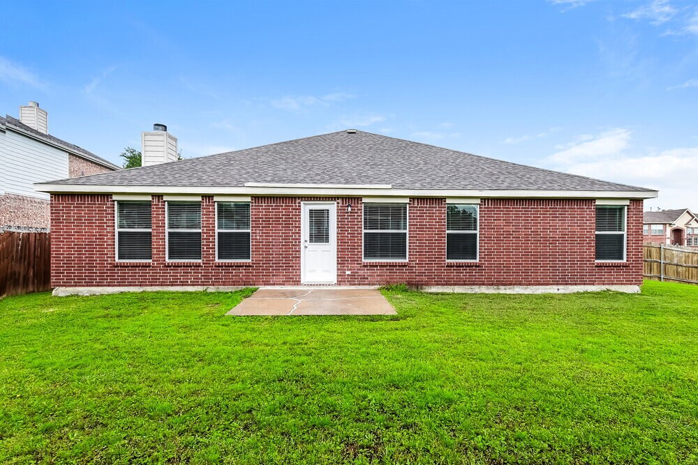 Building Photo - 2100 Aster Trail