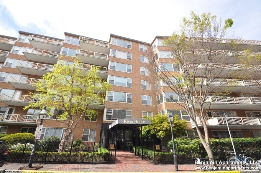 Building Photo - 145 Pinckney St