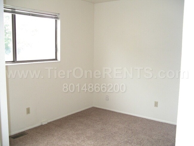 Building Photo - NO DEPOSIT option available for qualified ...