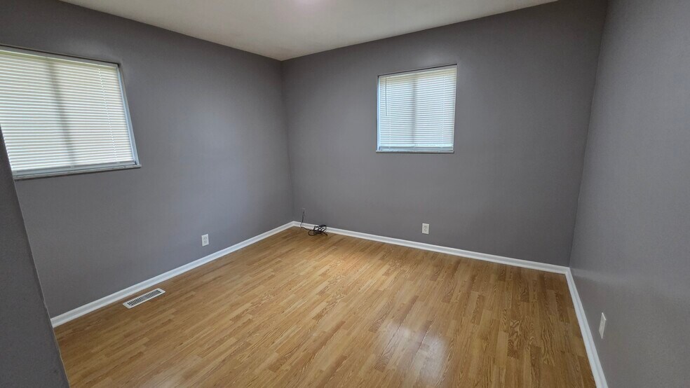 Building Photo - 1380 Catalpa Dr