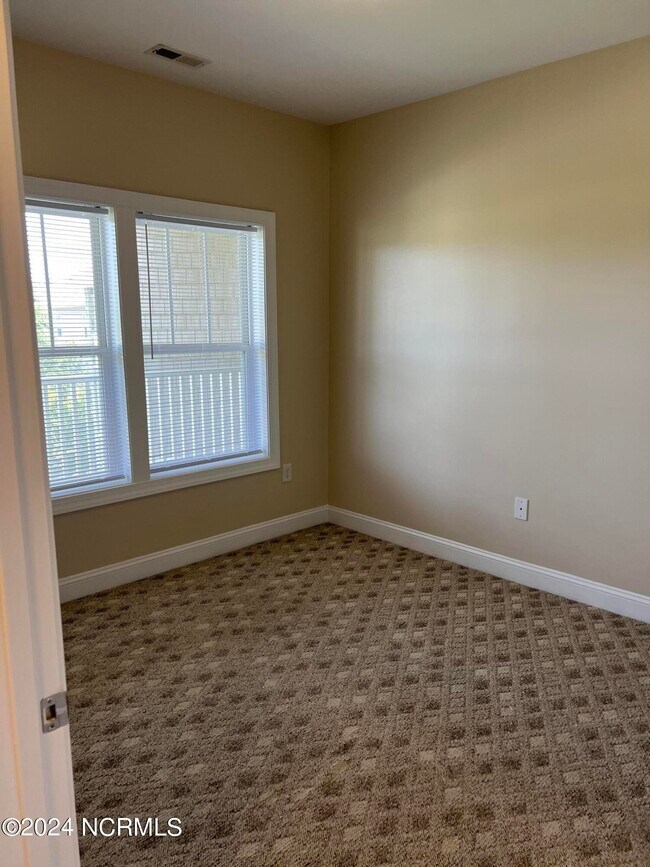 Building Photo - 200 Lighthouse Ln