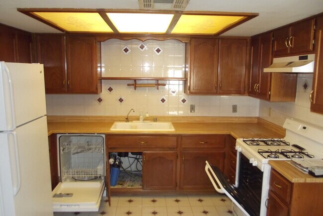 Building Photo - 6663 W Tropicana Ave