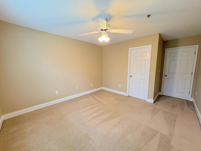 Building Photo - AVAILABLE NOW!  2-bedroom |  2.5-bathroom condo—move-in ready | Easy Access to Downtown Athens