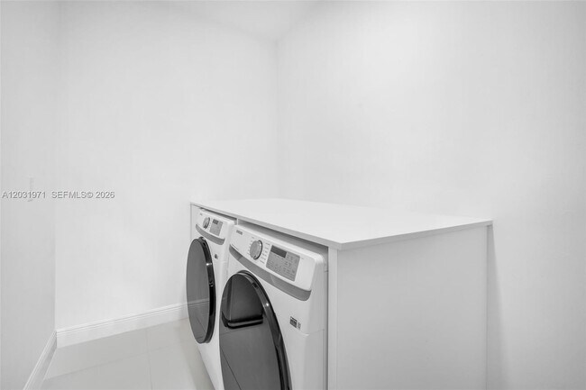 Building Photo - 2163 Bay Ct