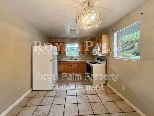 Building Photo - 27917 Washington St