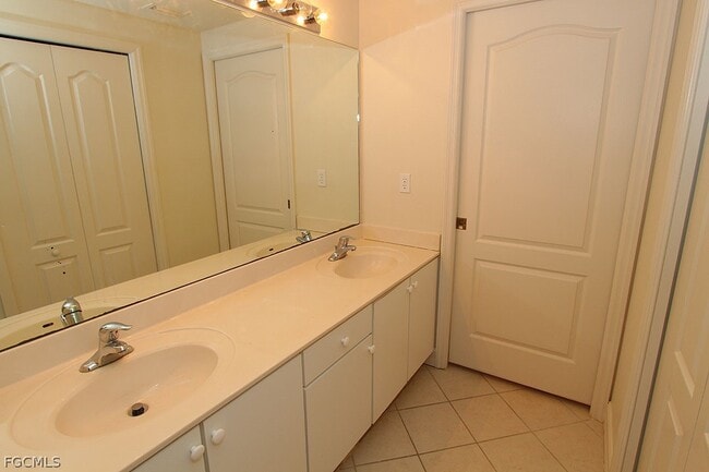 Building Photo - 7823 Regal Heron Cir