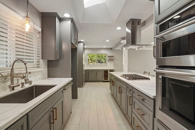 Building Photo - 1407 San Clemente Way