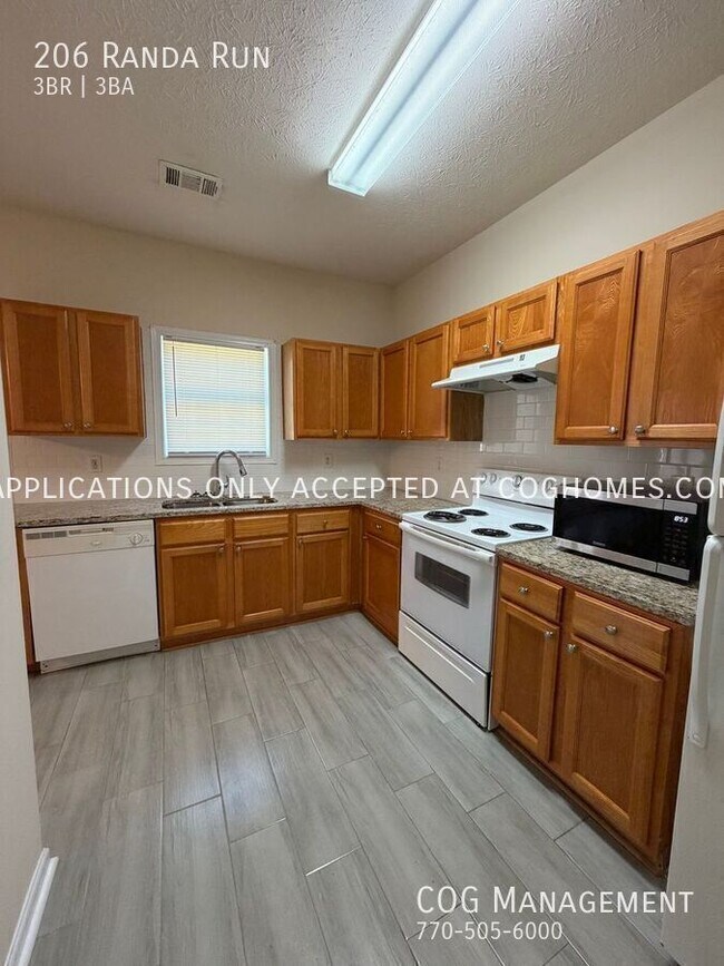 Building Photo - 206 Randa Run