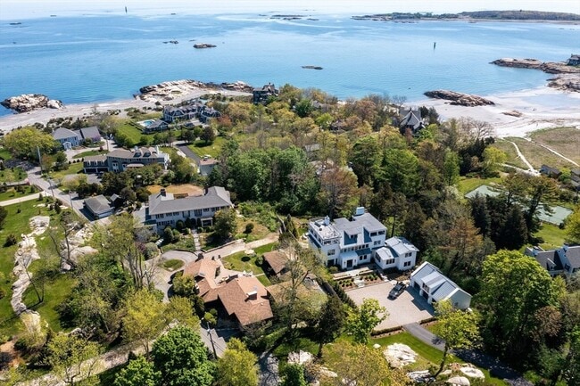 Building Photo - 19 Hobart Ln