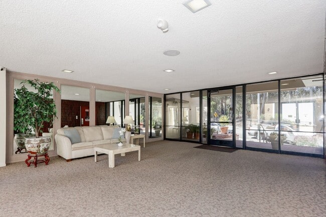 Building Photo - 380 Vallejo Dr