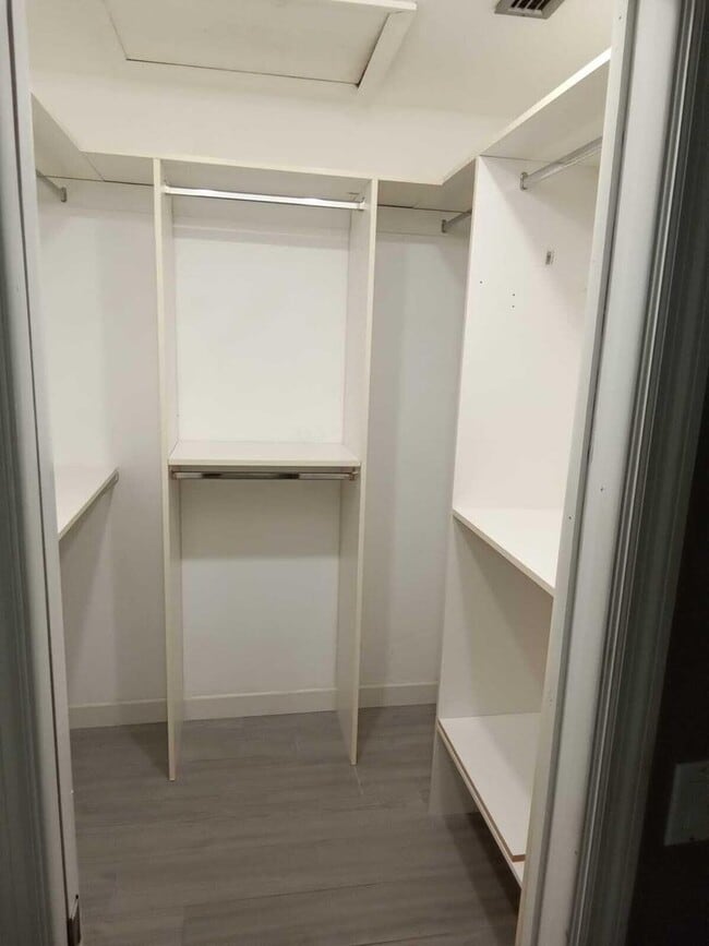 Building Photo - 1402 SW 25th Ave