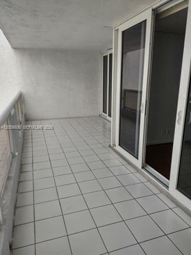 Building Photo - 1717 N Bayshore Dr